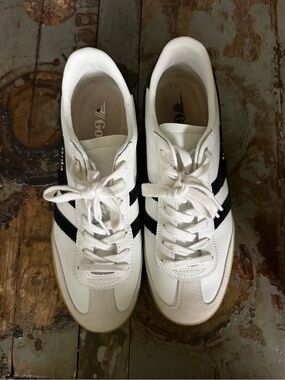 Gola Cyclone Leather White and Black Men's Retro Gum Sneakers